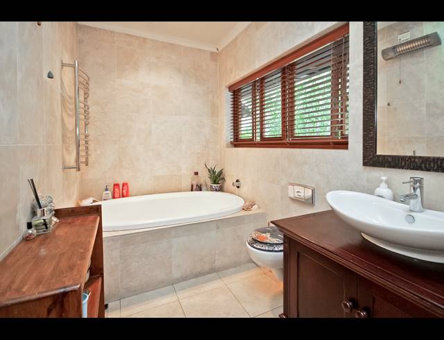 5 BEDROOM HOUSE FOR SALE IN RIVONIA